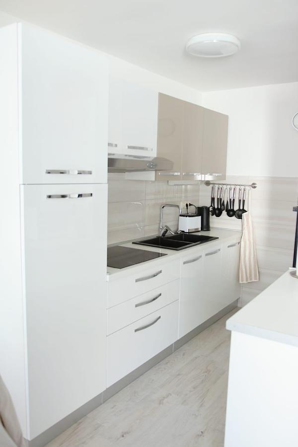 Apartment Glavaric Омиш Экстерьер фото